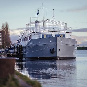 Arcona - Uebernachten Auf Dem Wasser - Direkt Am Bontekai